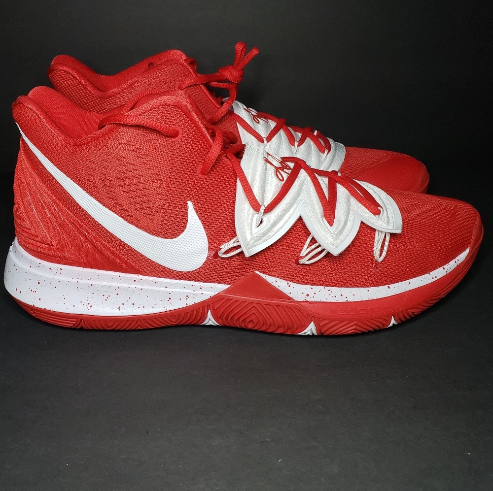 Nike Kyrie Mens 16
